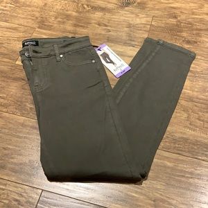 Buffalo David Bitton Aubrey super stretch soft ankle grazer…